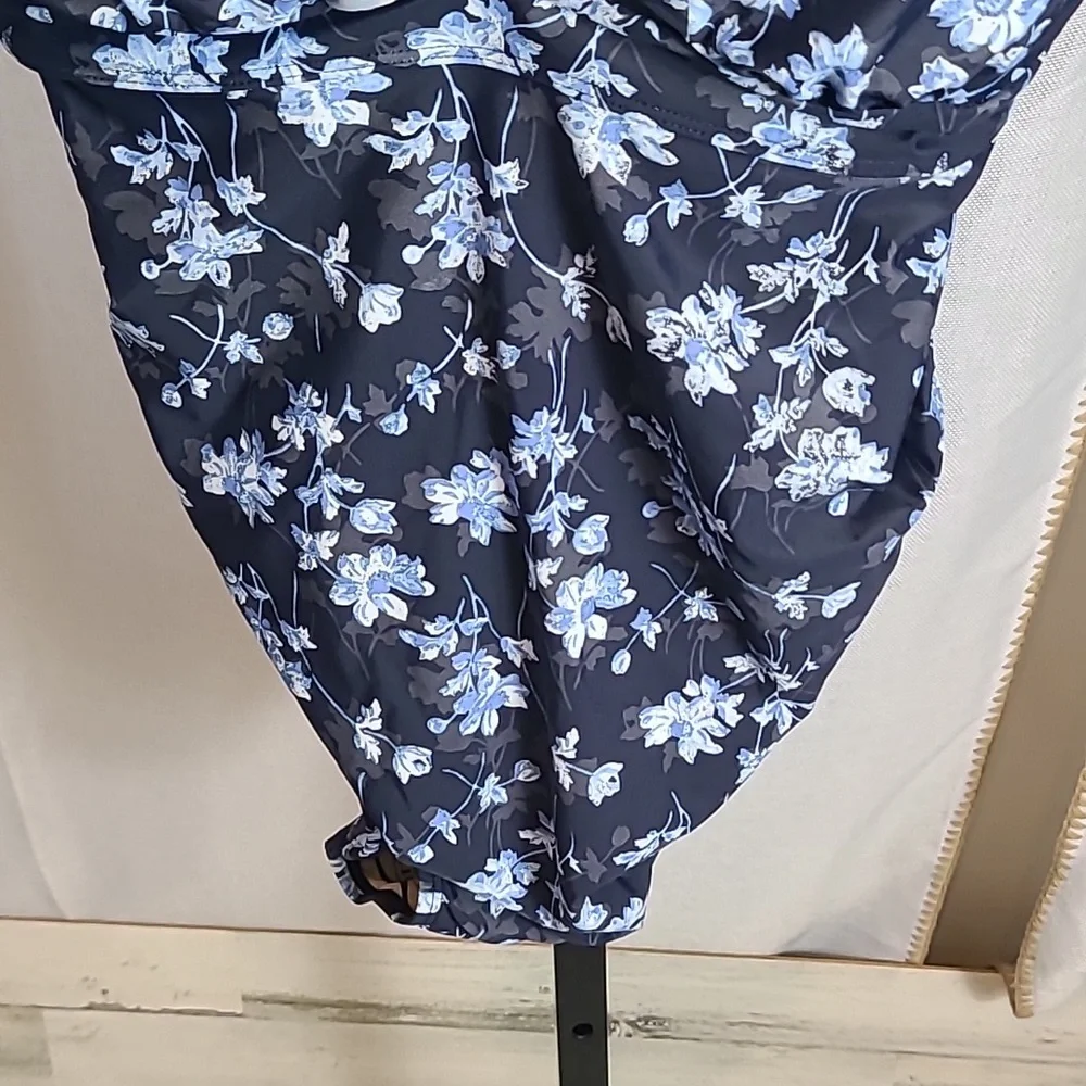 NWT A Pea In The Pod Floral Ruffled Maternity One Piece Swimsuit - Navy - Picture 3 of 9